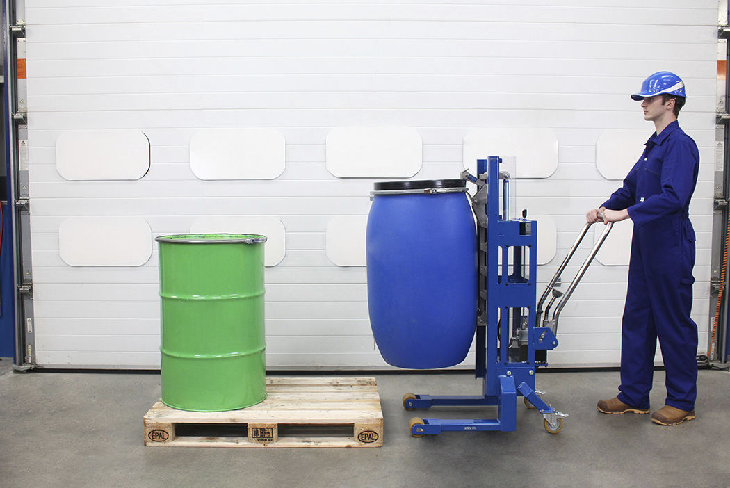 <strong>OUR GUIDE TO CHOOSING DRUM HANDLING EQUIPMENT</strong>